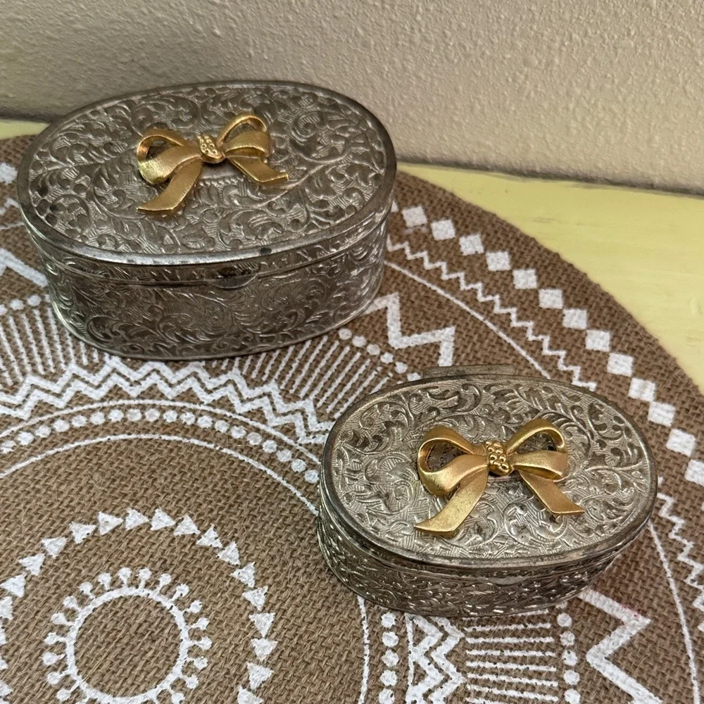 VTG Victorian Style Jewelry Box set with Gold Color Bows